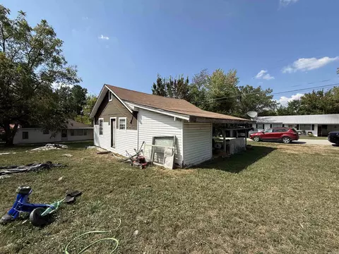 111 S Spring Street St, Marshall, AR 72650 photo 2