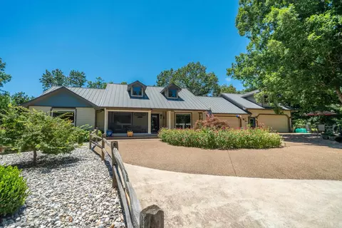 393 Grandstaff Dr, Hot Springs, AR 71913