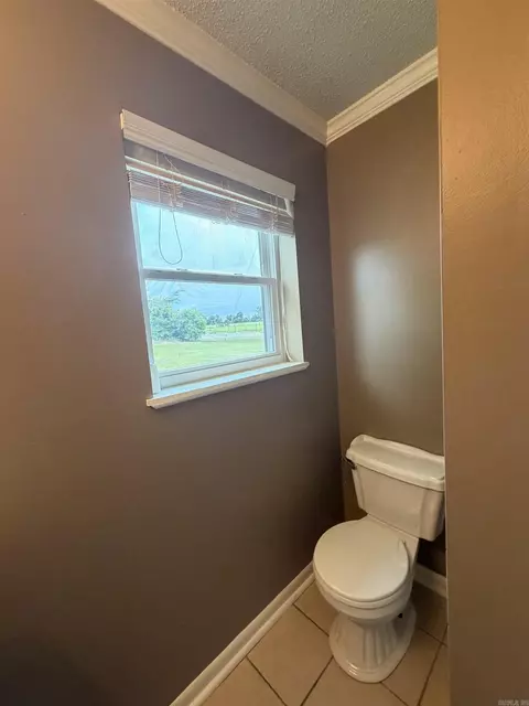 Bath - 1861 Ferguson Ln, Lonoke, AR 72086 photo 3 of 5