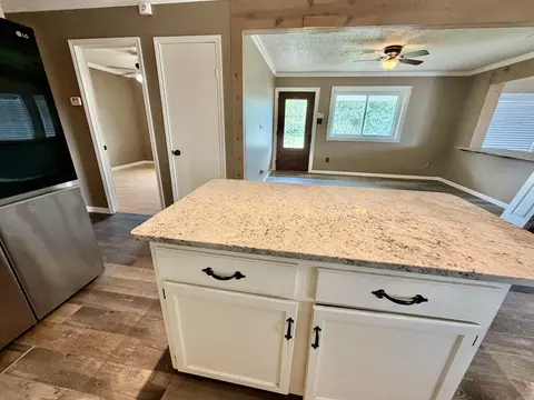 Kitchen - 1861 Ferguson Ln, Lonoke, AR 72086 photo 5 of 7