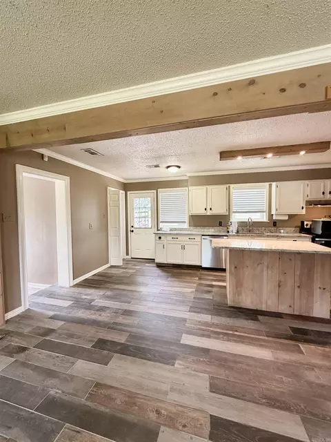 Kitchen - 1861 Ferguson Ln, Lonoke, AR 72086 photo 2 of 7