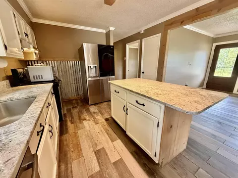 Kitchen - 1861 Ferguson Ln, Lonoke, AR 72086 photo 4 of 7
