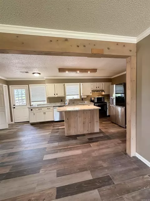 Kitchen - 1861 Ferguson Ln, Lonoke, AR 72086 photo 3 of 7