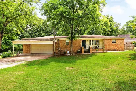 1713 Salem Rd, Benton, AR 72019