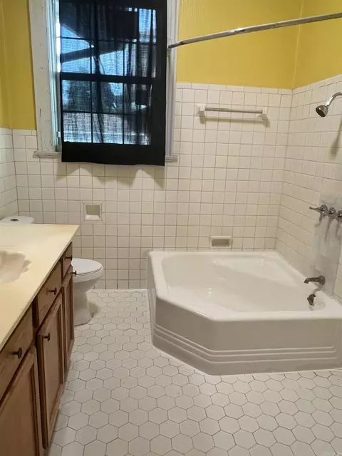 Bath - 2501 S Cherry St, Pine Bluff, AR 71601 photo 1 of 2