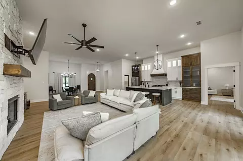 Living - 79 Hawks Cir, Edgemont, AR 72044 photo 1 of 4
