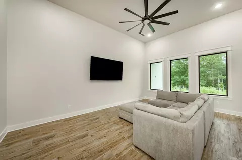 Living - 79 Hawks Cir, Edgemont, AR 72044 photo 2 of 4