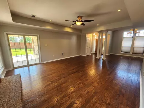 Living - 2501 Durango Dr, Benton, AR 72019 photo 3 of 4