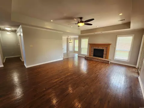 Living - 2501 Durango Dr, Benton, AR 72019 photo 2 of 4