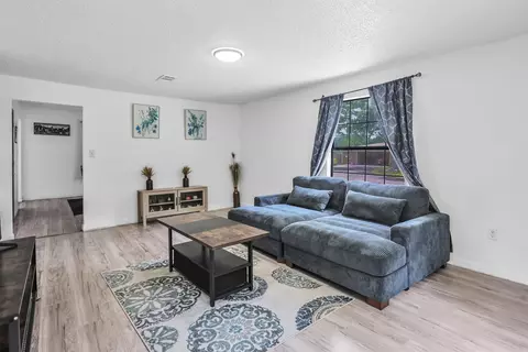 Living - 2010 Dyer St, Malvern, AR 72104 photo 1 of 1