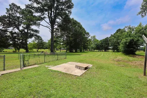 Exterior - 2010 Dyer St, Malvern, AR 72104 photo 5 of 5