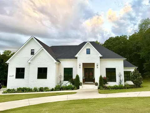 8 Rae Valley Dr, Greenbrier, AR 72058