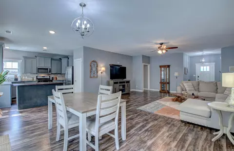 Dining - 2917 Gillis Dr, Benton, AR 72015 photo 2 of 3