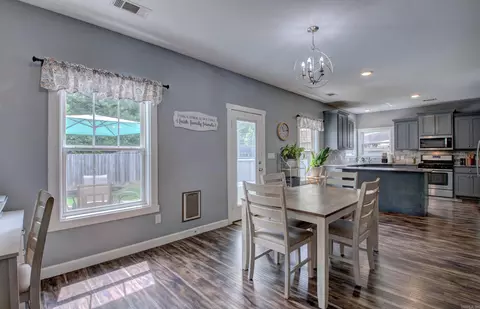 Dining - 2917 Gillis Dr, Benton, AR 72015 photo 3 of 3