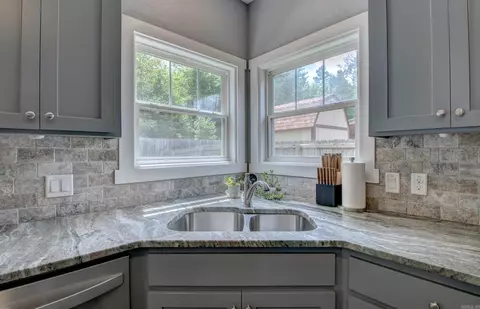 Kitchen - 2917 Gillis Dr, Benton, AR 72015 photo 5 of 6