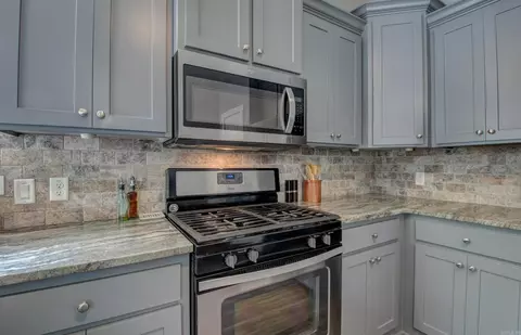 Kitchen - 2917 Gillis Dr, Benton, AR 72015 photo 6 of 6