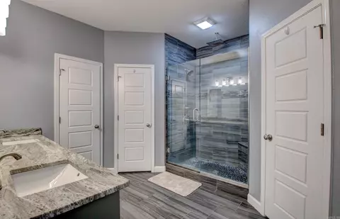 Bath - 2917 Gillis Dr, Benton, AR 72015 photo 2 of 4