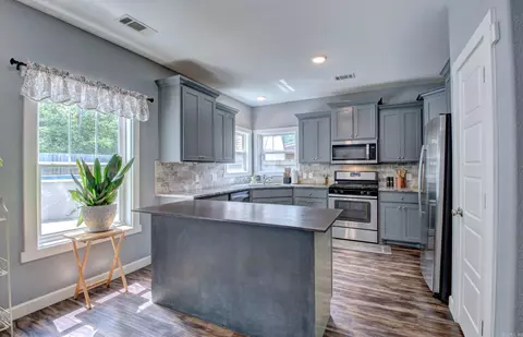 Kitchen - 2917 Gillis Dr, Benton, AR 72015 photo 4 of 6