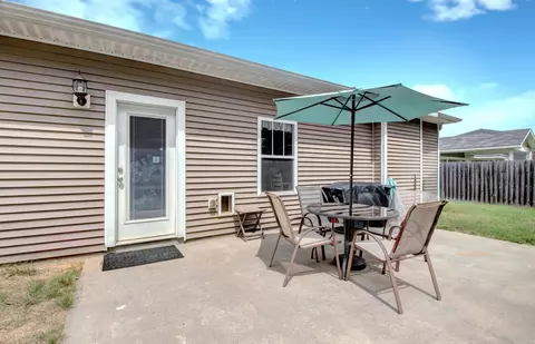 Exterior - 2917 Gillis Dr, Benton, AR 72015 photo 5 of 11