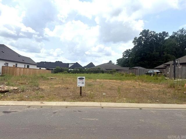 64 Lucia Ln, Maumelle, AR 72113