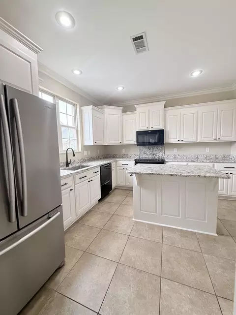 Kitchen - 3035 Robert Ott Cir, Conway, AR 72034 photo 3 of 5
