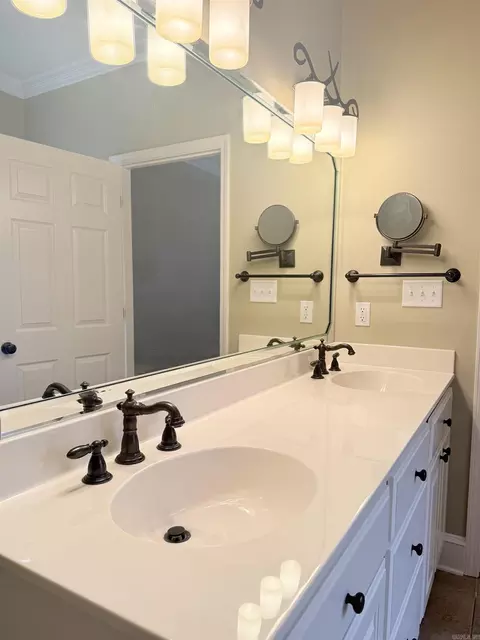 Bath - 3035 Robert Ott Cir, Conway, AR 72034 photo 2 of 6