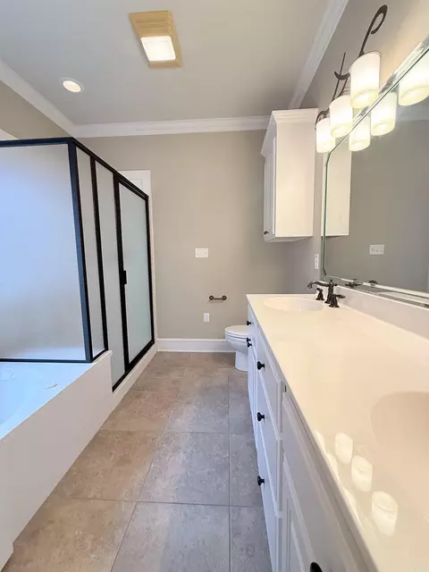 Bath - 3035 Robert Ott Cir, Conway, AR 72034 photo 3 of 6