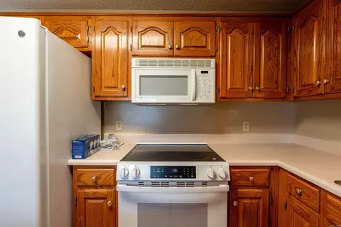 Kitchen - 207 Crain Dr, Searcy, AR 72143 photo 4 of 4