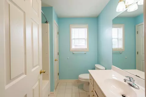 Bath - 207 Crain Dr, Searcy, AR 72143 photo 7 of 8