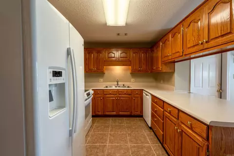 Kitchen - 207 Crain Dr, Searcy, AR 72143 photo 2 of 4