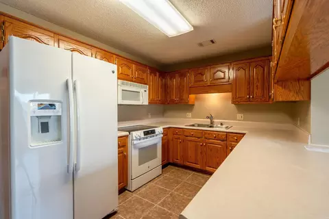 Kitchen - 207 Crain Dr, Searcy, AR 72143 photo 1 of 4