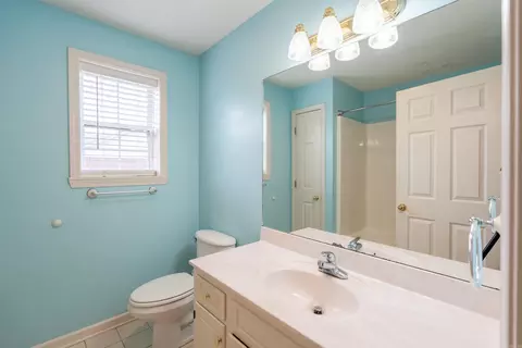 Bath - 207 Crain Dr, Searcy, AR 72143 photo 5 of 8
