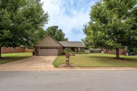 Exterior - 207 Crain Dr, Searcy, AR 72143 photo 2 of 8