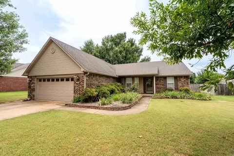 207 Crain Dr, Searcy, AR 72143