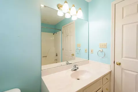 Bath - 207 Crain Dr, Searcy, AR 72143 photo 8 of 8