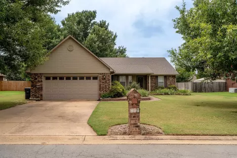 Exterior - 207 Crain Dr, Searcy, AR 72143 photo 8 of 8