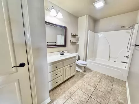 Bath - 35 Chantileer Ln, Ward, AR 72176 photo 6 of 7