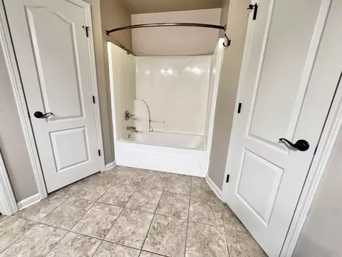 Bath - 35 Chantileer Ln, Ward, AR 72176 photo 5 of 7