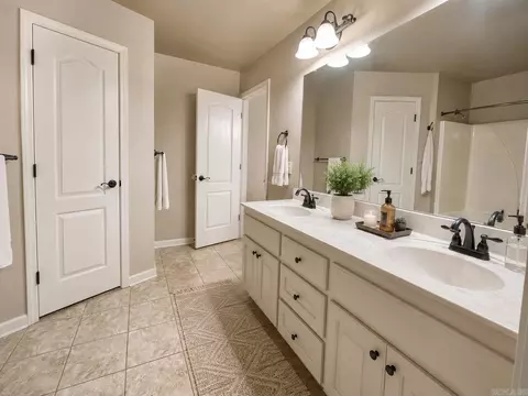 Bath - 35 Chantileer Ln, Ward, AR 72176 photo 1 of 7