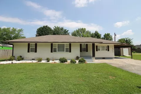 1809 Woodland Dr, Paragould, AR 72450