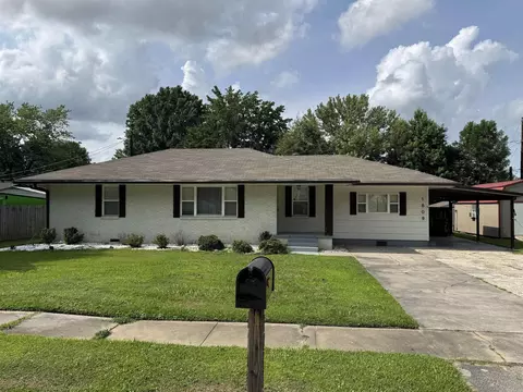 1809 Woodland Dr, Paragould, AR 72450