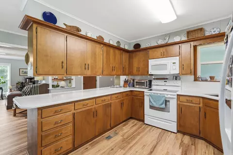 Kitchen - 4268 Highway 330, Clinton, AR 72031 photo 1 of 2