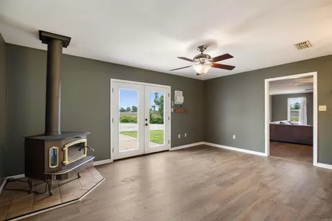 Living - 13298 Dixie Ln, Trumann, AR 72472 photo 3 of 3