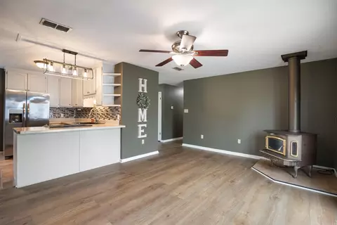 Living - 13298 Dixie Ln, Trumann, AR 72472 photo 1 of 3