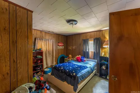 Bedroom - 425 Monroe St, Thayer, MO 65791 photo 2 of 3