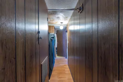 Entry Way - 425 Monroe St, Thayer, MO 65791 photo 1 of 3