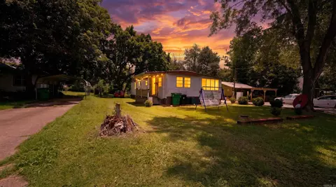425 Monroe St, Thayer, MO 65791