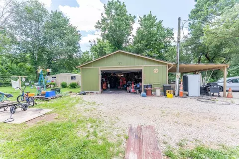 Exterior - 425 Monroe St, Thayer, MO 65791 photo 9 of 12