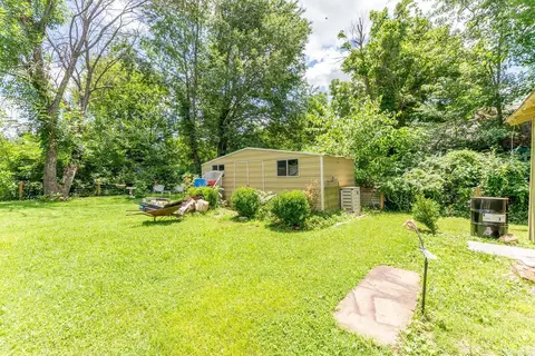 Exterior - 425 Monroe St, Thayer, MO 65791 photo 4 of 12