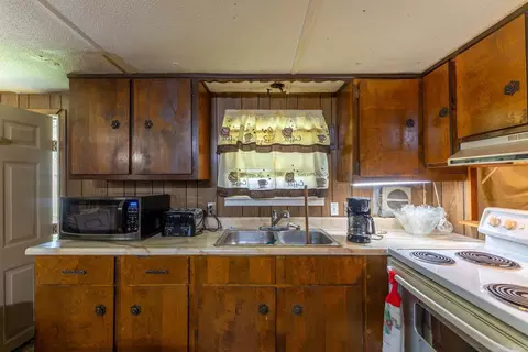Kitchen - 425 Monroe St, Thayer, MO 65791 photo 1 of 2